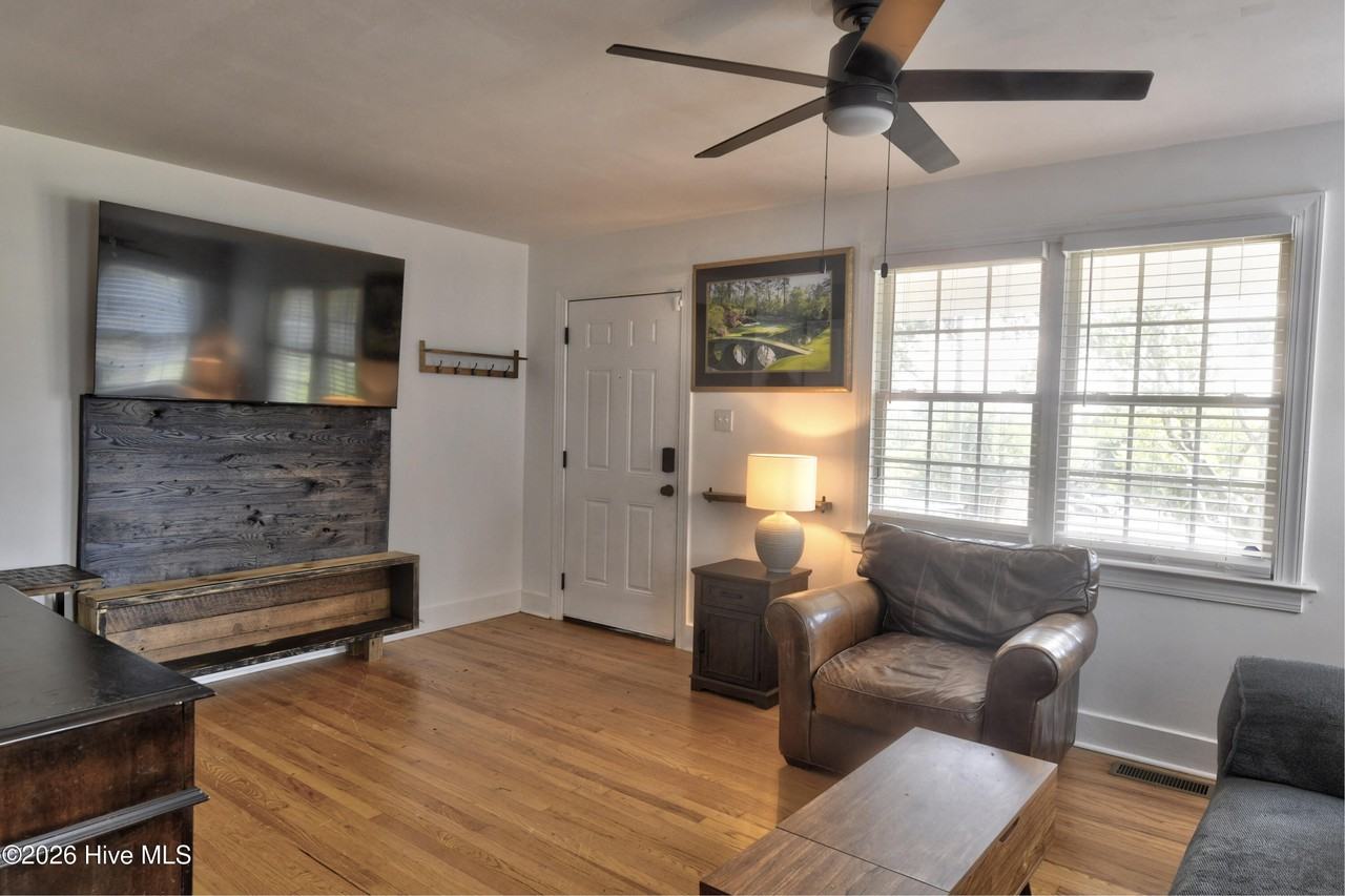 729 Heard Ave - Photo 5 of 23