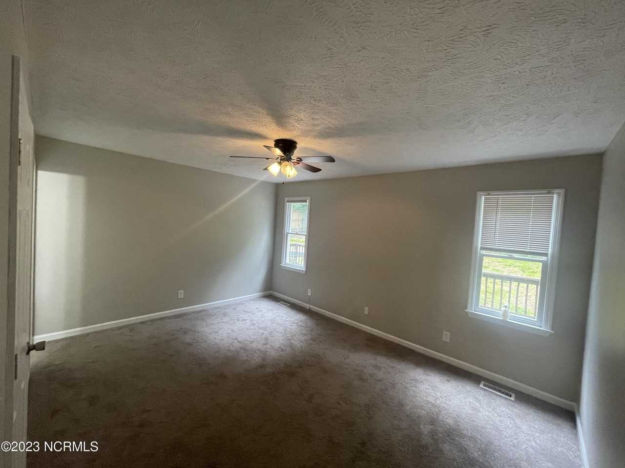 424 Randolph Ave - Photo 4 of 15