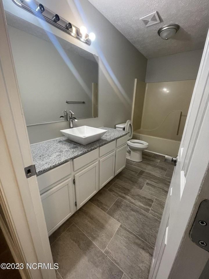 424 Randolph Ave - Photo 6 of 15