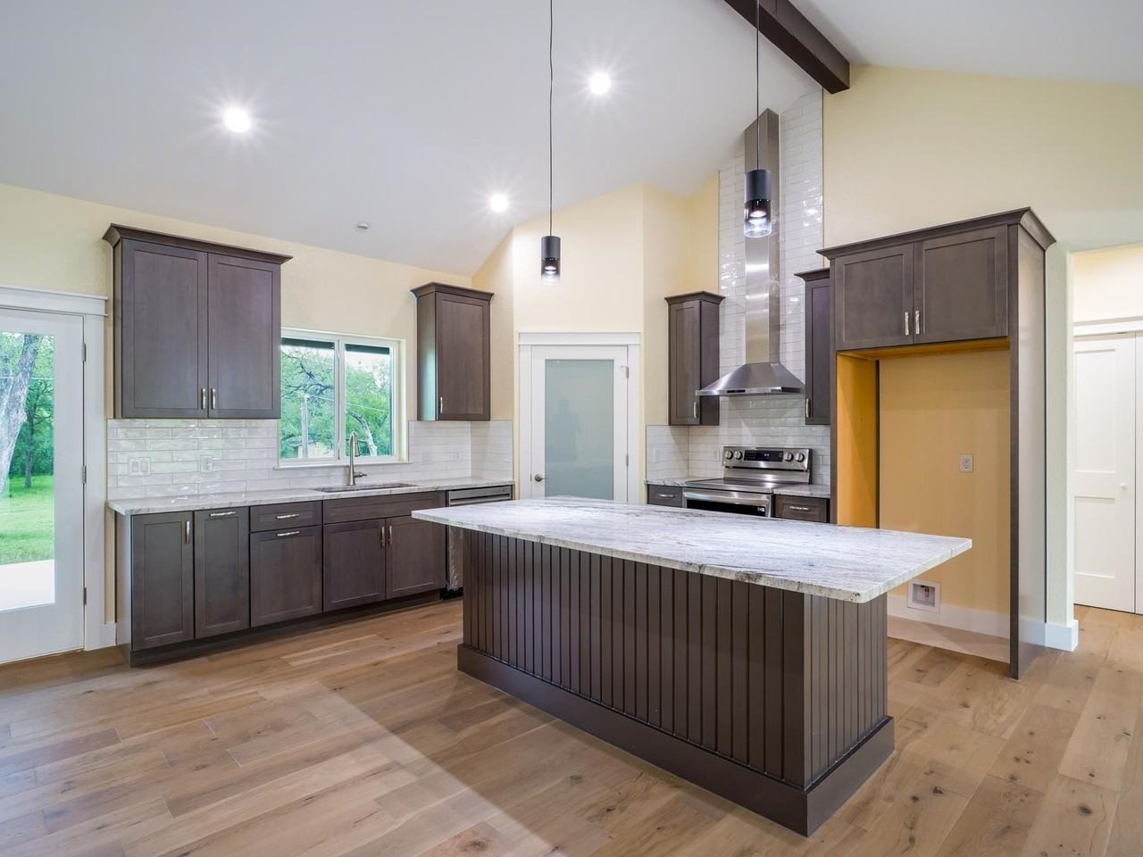 1415 Bluebonnet Cp - Photo 2 of 20