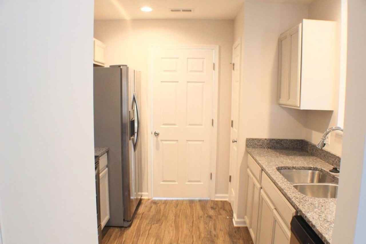 1431 Hornsby Ave - Photo 6 of 16