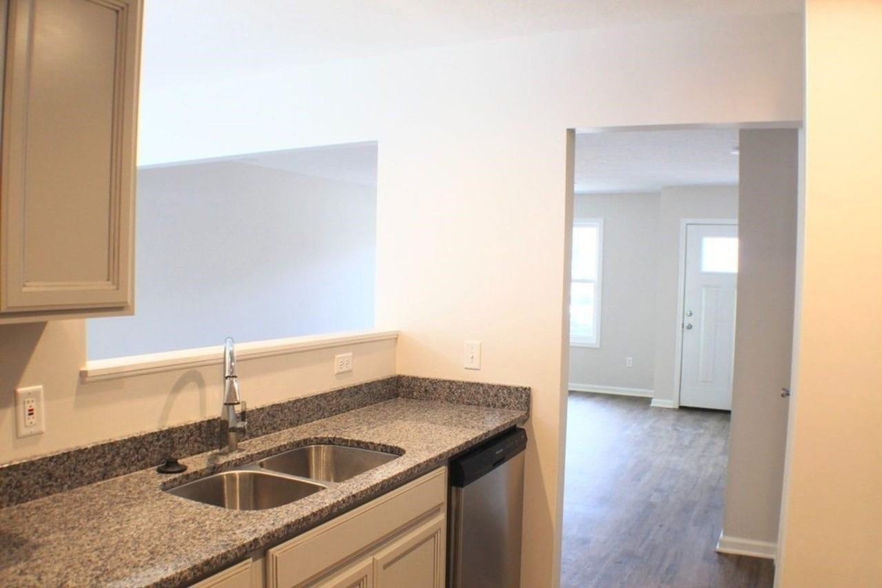 1431 Hornsby Ave - Photo 7 of 16