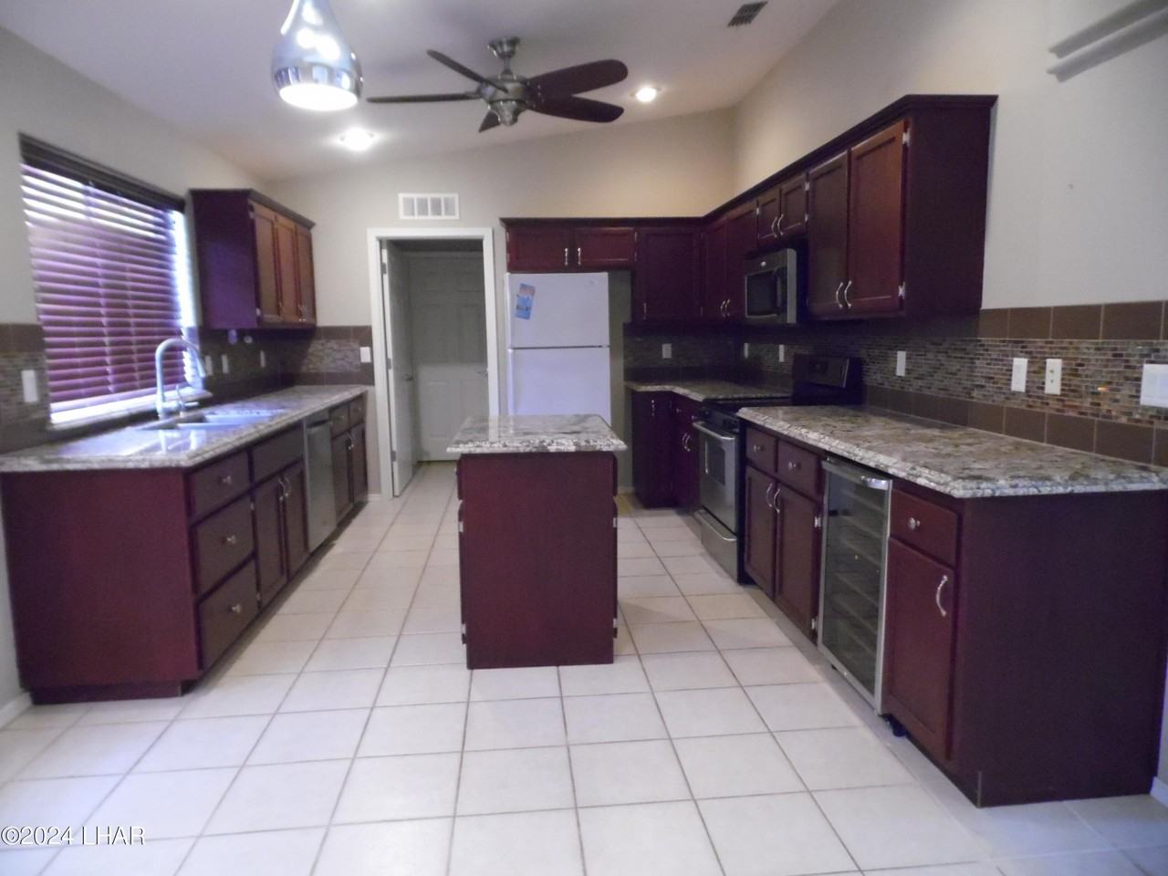 3490 Overland Dr - Photo 3 of 31
