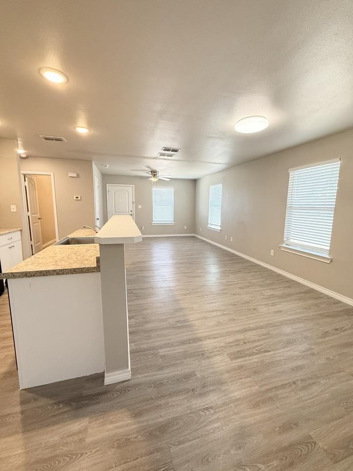 2510 Date Ave - Photo 6 of 25