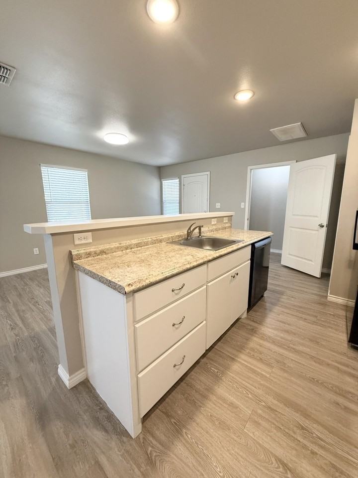 2510 Date Ave - Photo 7 of 25