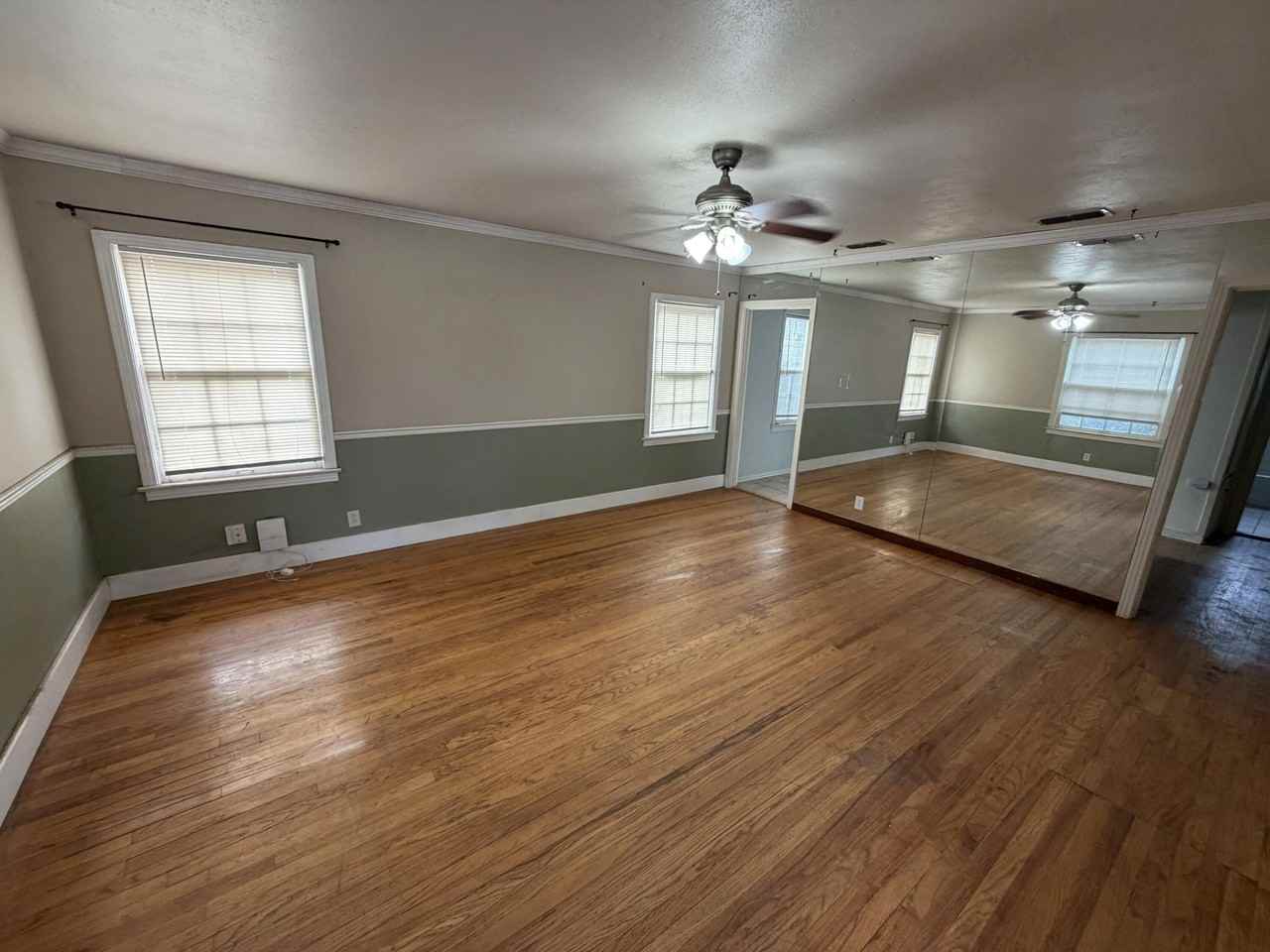 2418 29th St - Photo 2 of 8
