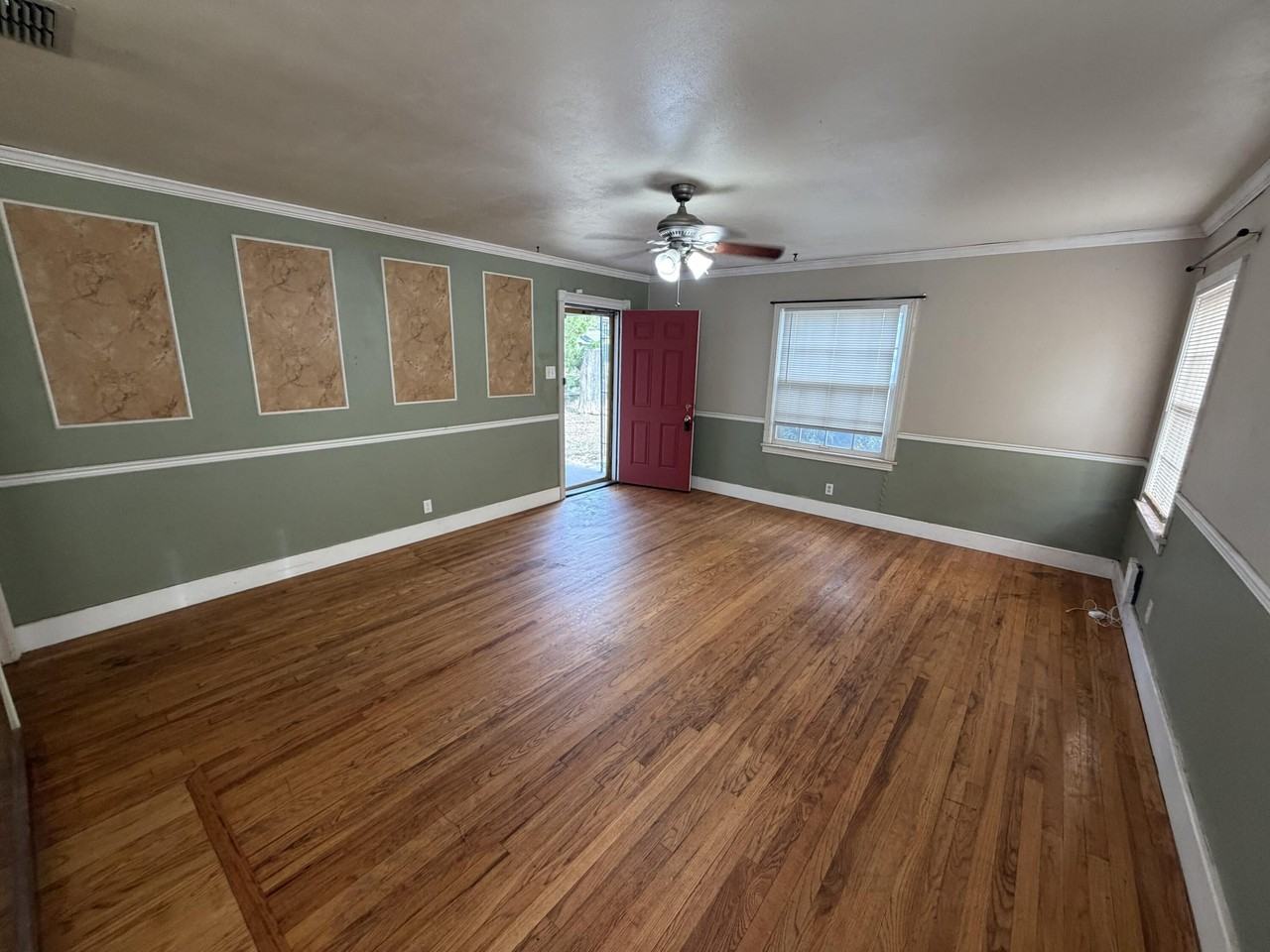 2418 29th St - Photo 3 of 8