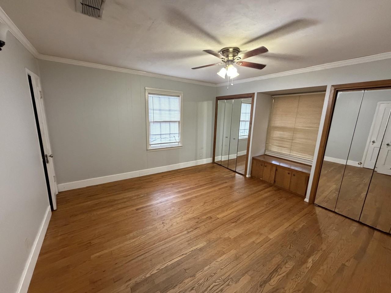 2418 29th St - Photo 5 of 8