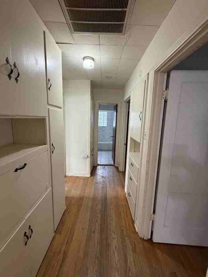 2418 29th St - Photo 6 of 8