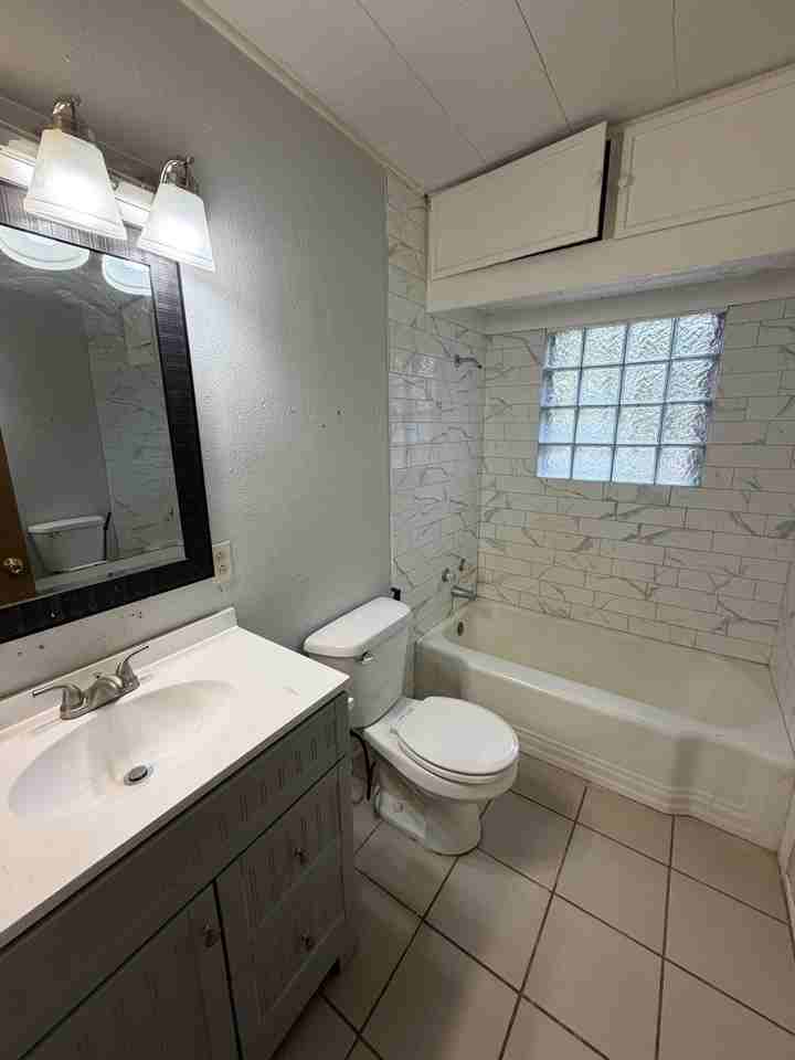 2418 29th St - Photo 7 of 8