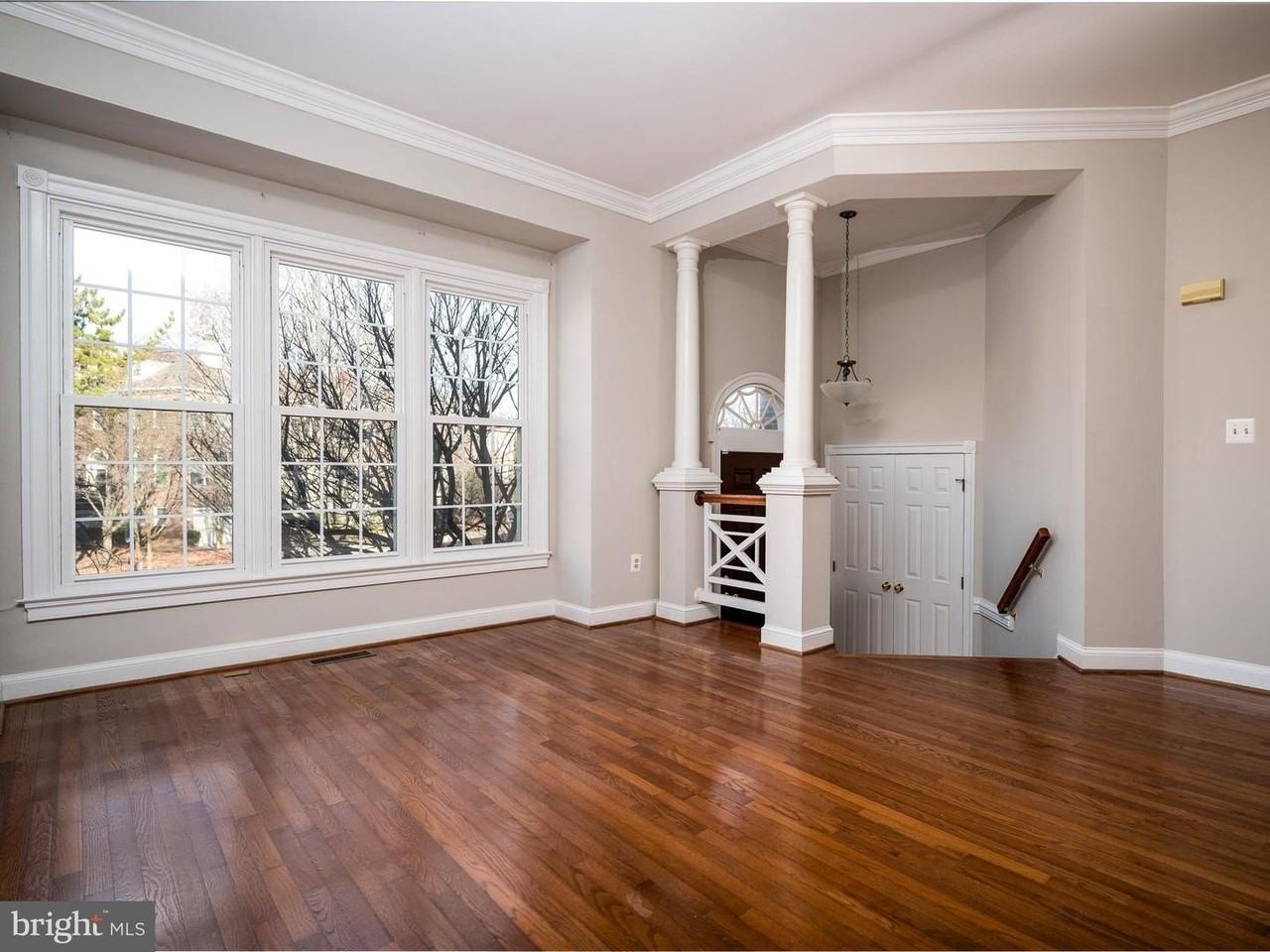 2155 Wolftrap Ct - Photo 4 of 40