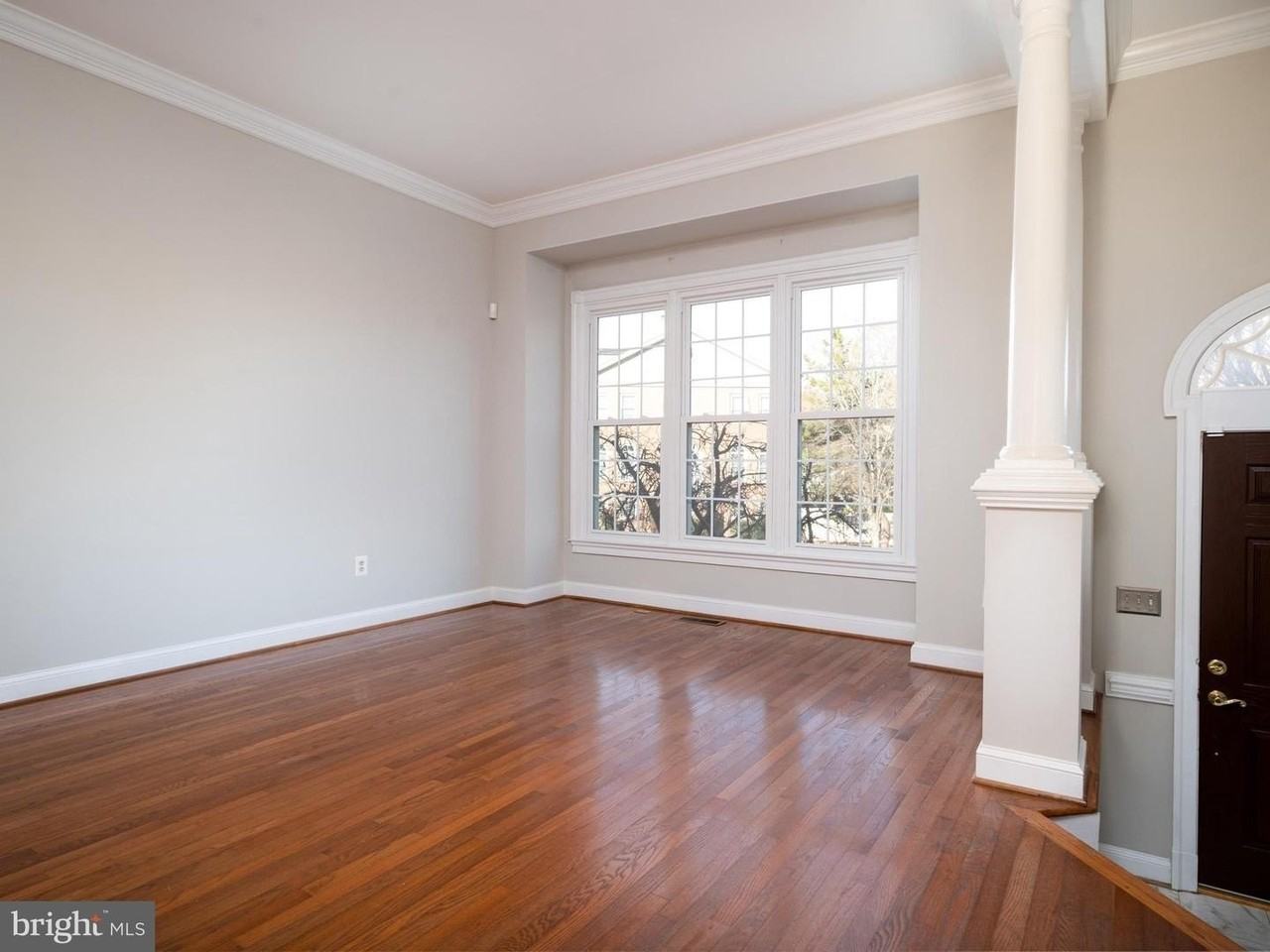 2155 Wolftrap Ct - Photo 5 of 40