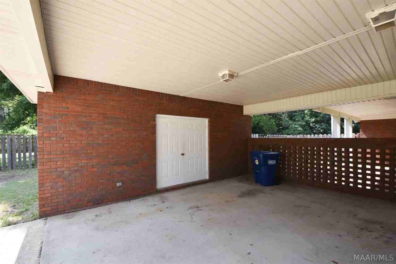 709 Yellowstone Dr - Photo 3 of 31