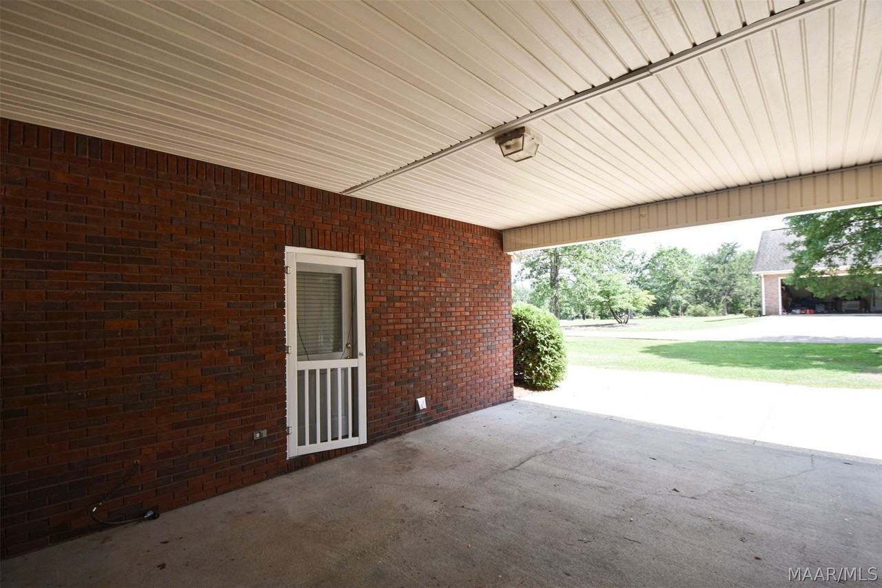 709 Yellowstone Dr - Photo 4 of 31