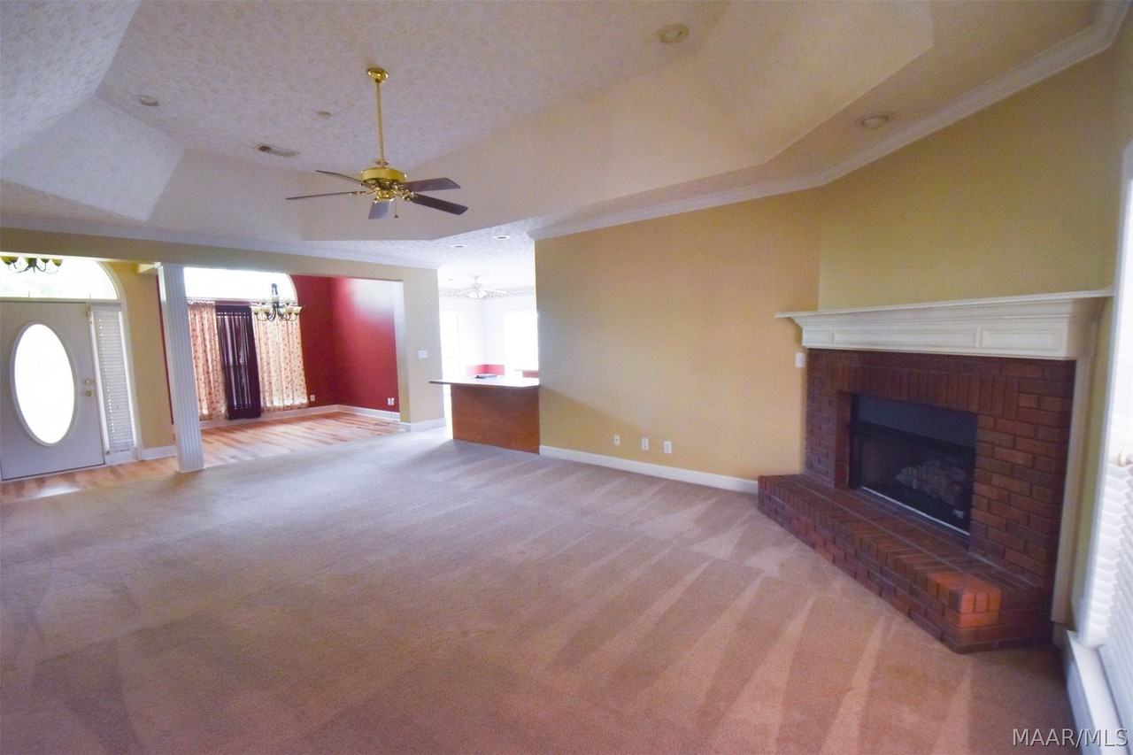 709 Yellowstone Dr - Photo 5 of 31