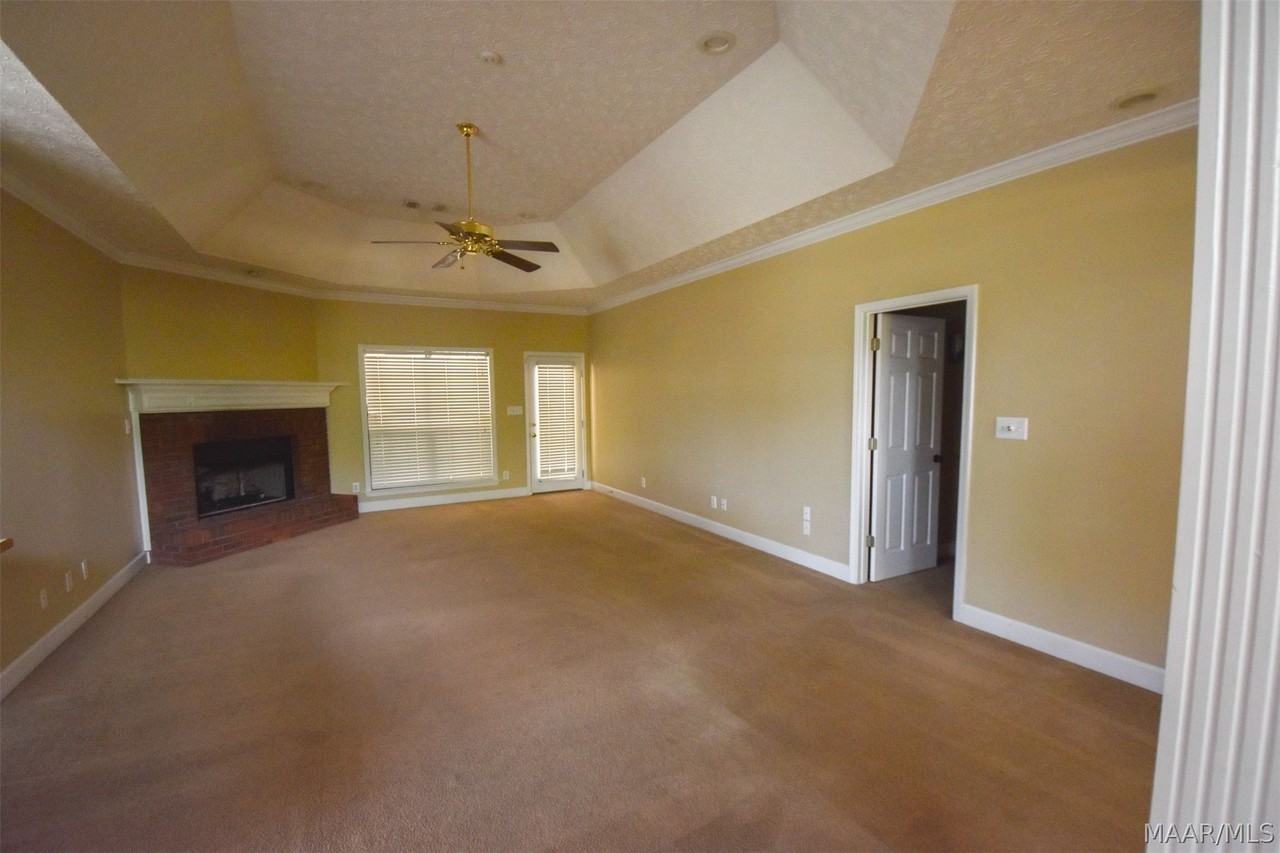 709 Yellowstone Dr - Photo 7 of 31