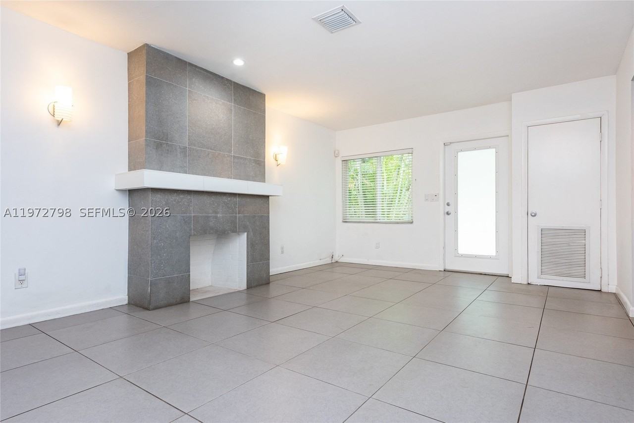 330 Ne 86th St - Photo 3 of 14