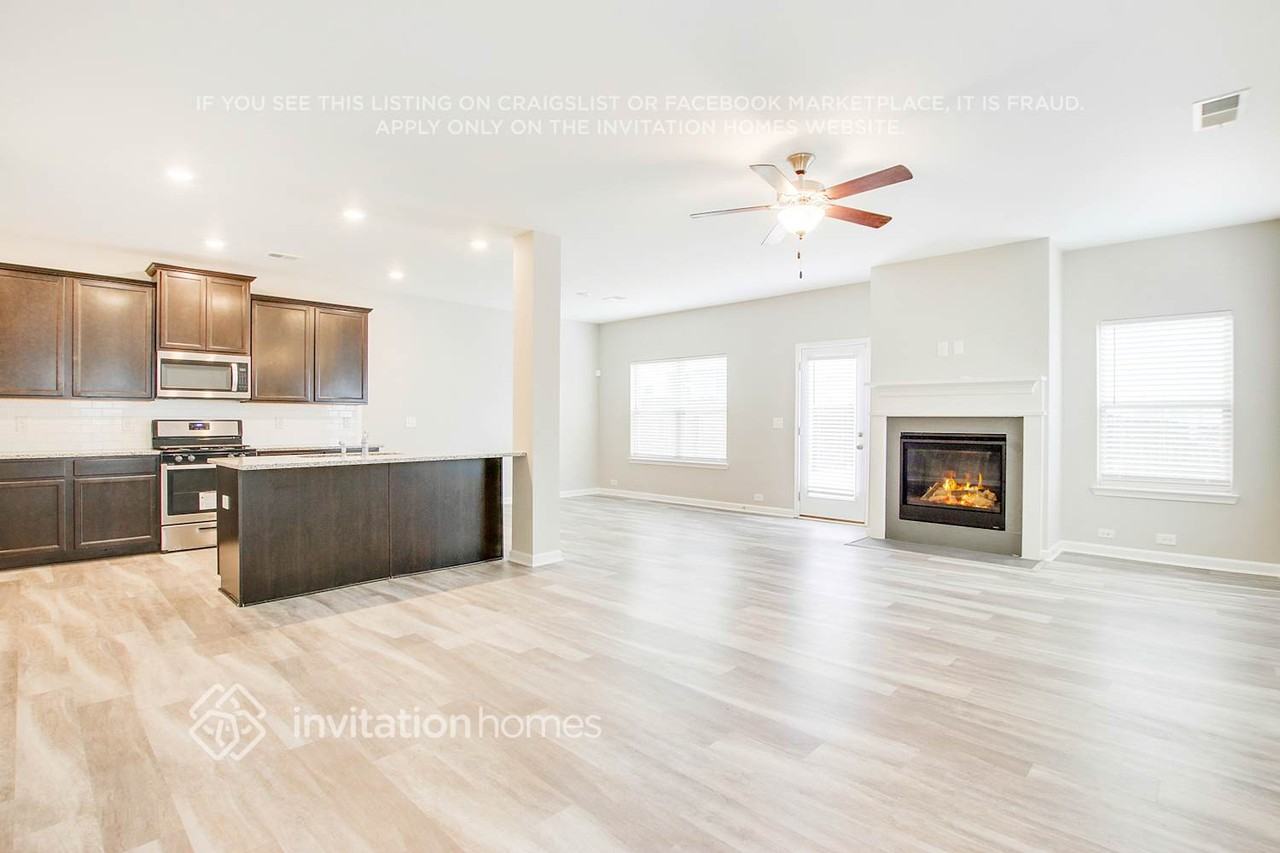 3941 Lake Manor Way - Photo 6 of 26