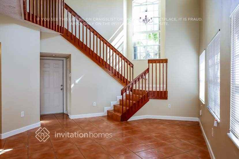5062 Sw 154th Pl - Photo 5 of 26