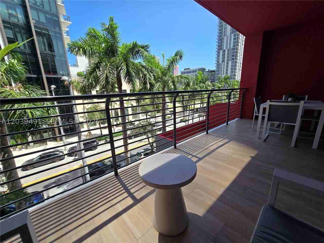 90 Ne 32nd St #305
