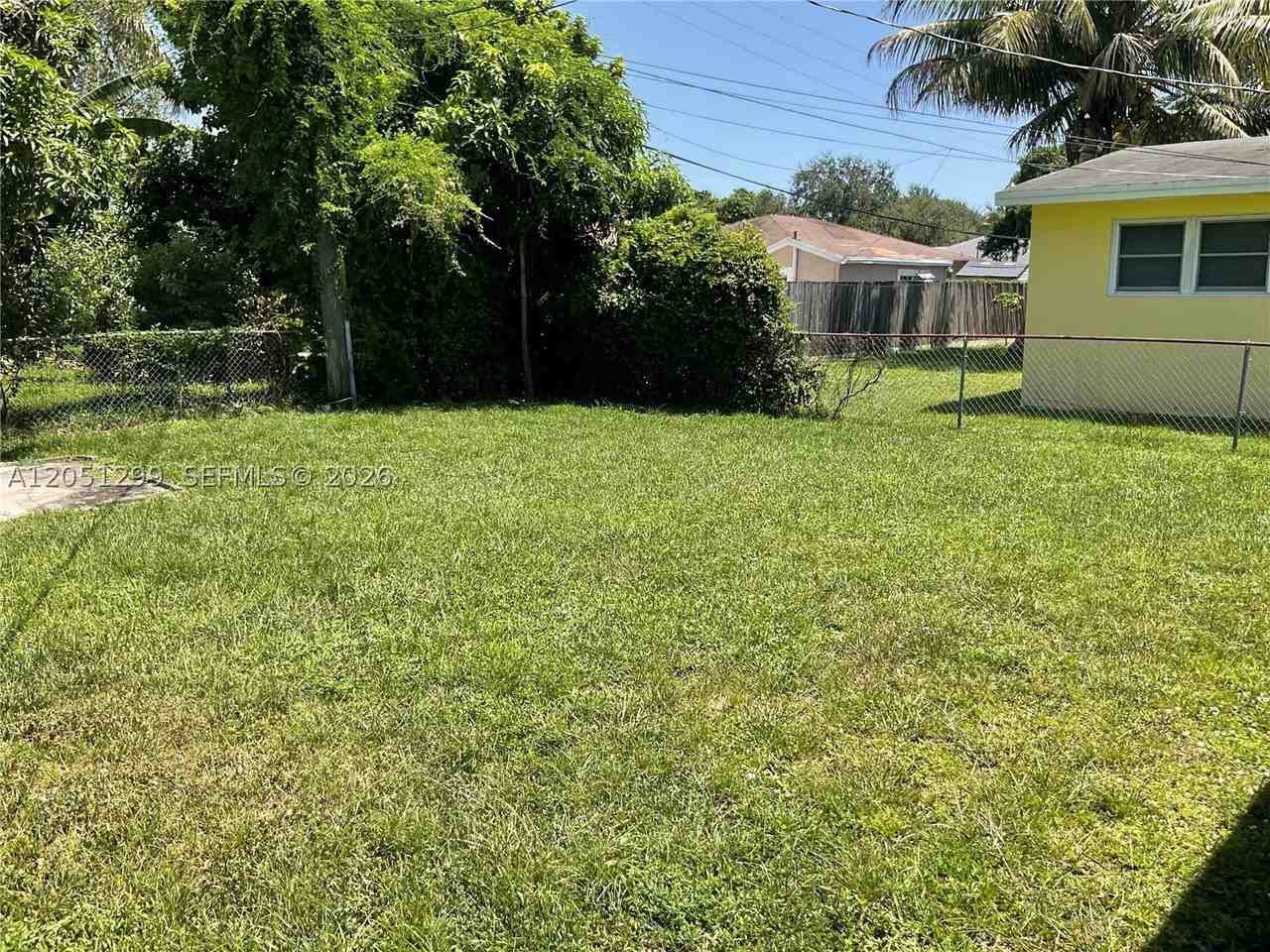 1195 Nw 100th Ter #1 - Photo 5 of 12
