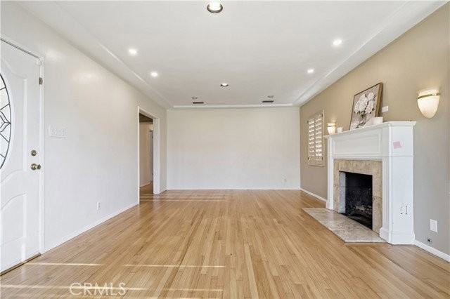 10832 Huston St - Photo 4 of 8
