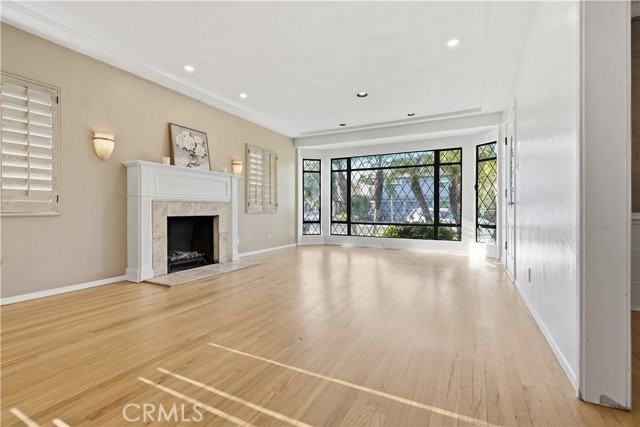 10832 Huston St - Photo 5 of 8