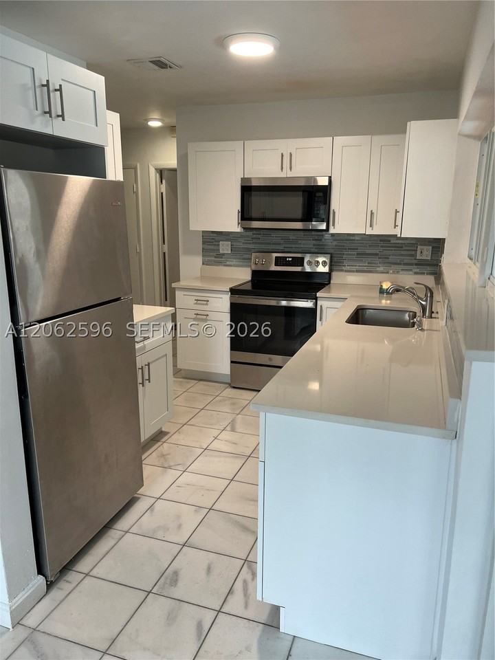 8830 Sw 200th St - Photo 6 of 19