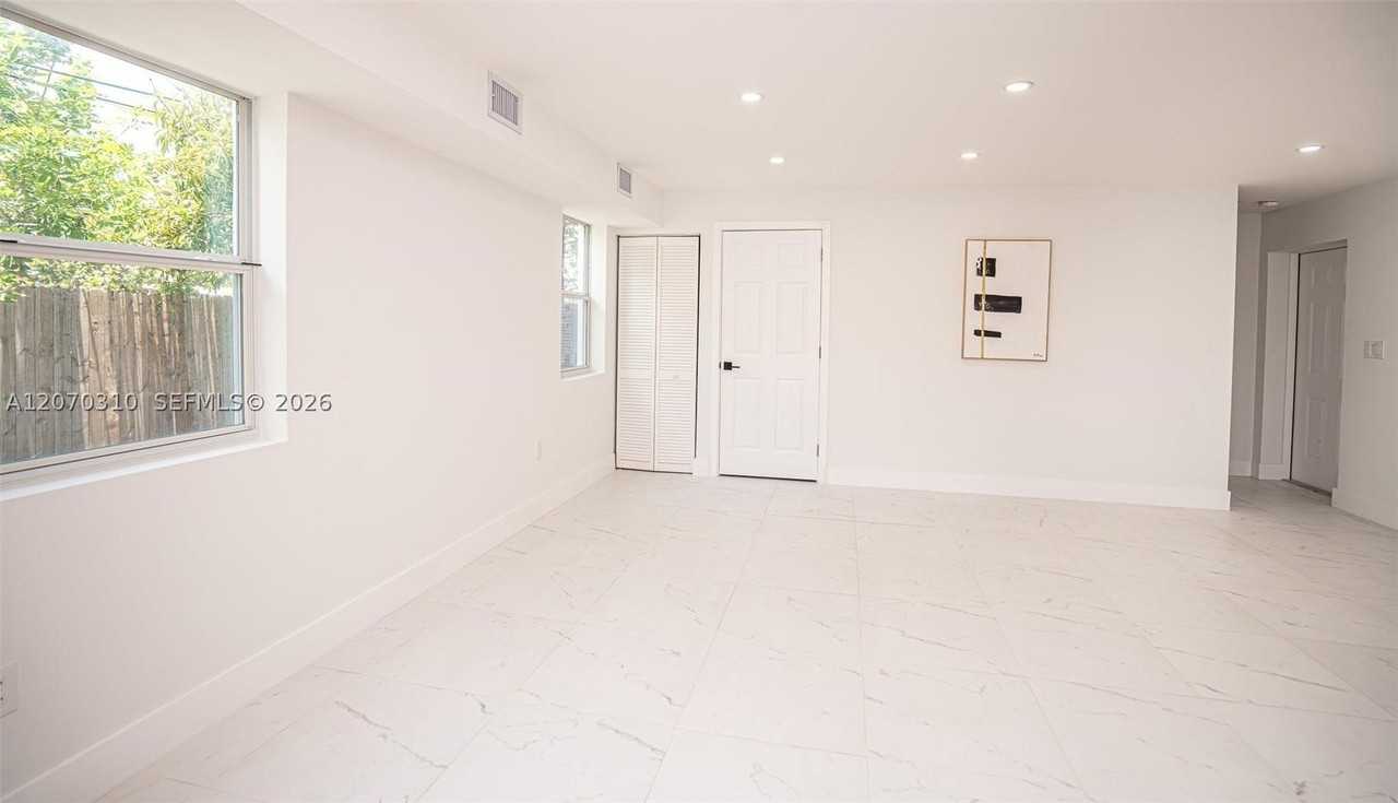 20720 Nw 34th Ave #2 - Photo 2 of 8