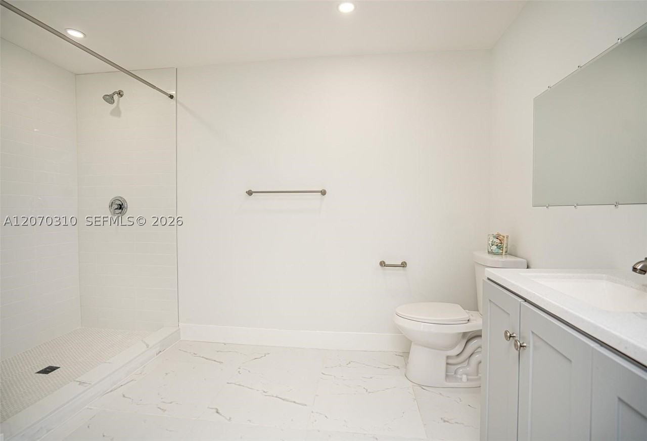 20720 Nw 34th Ave #2 - Photo 6 of 8