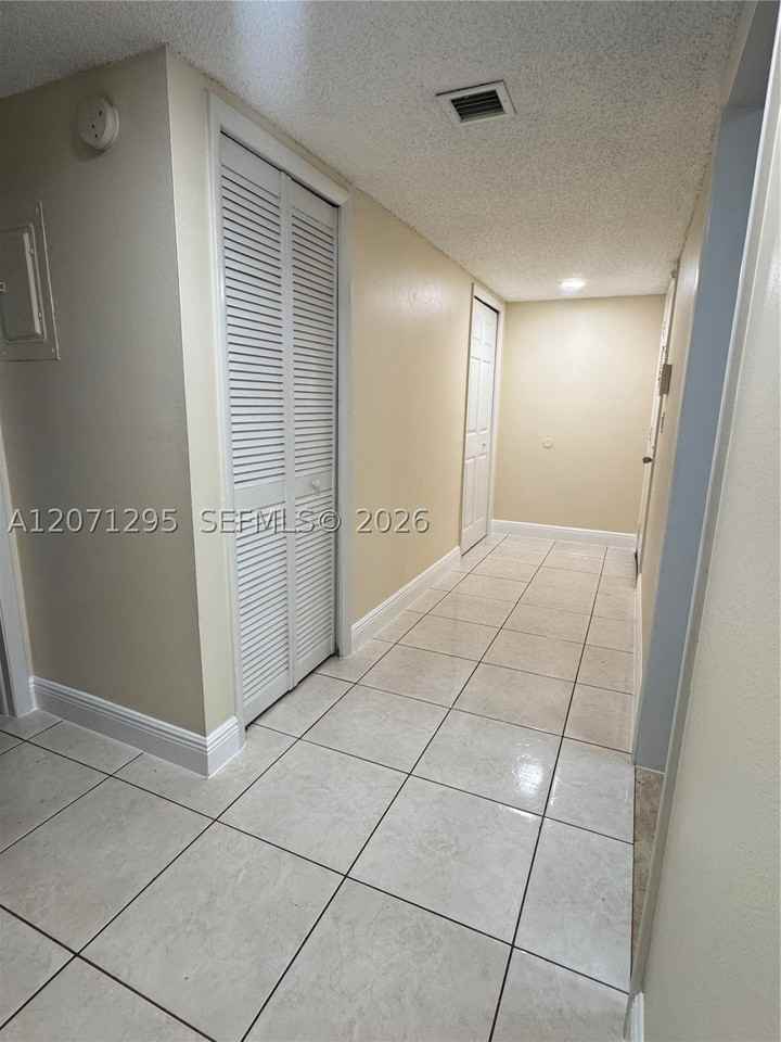 215 Lakeview Dr #105 - Photo 3 of 18