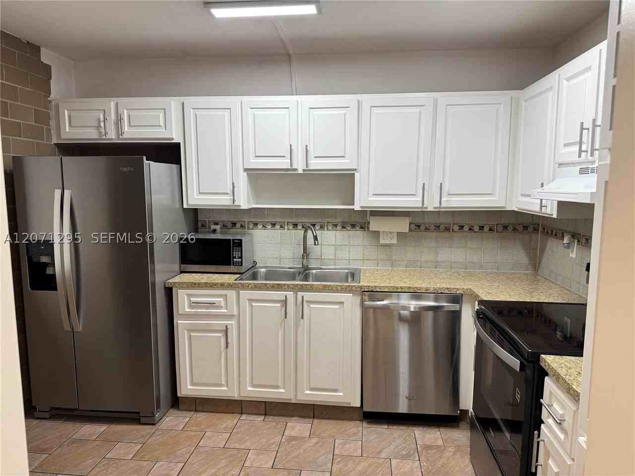 215 Lakeview Dr #105 - Photo 5 of 18