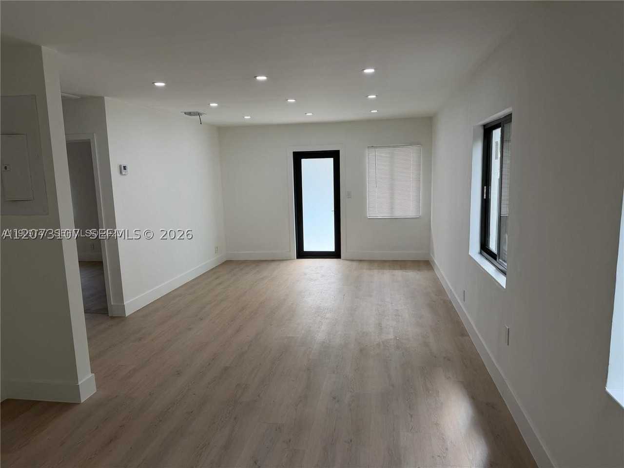 1621 Sw 11th Ct - Photo 3 of 13