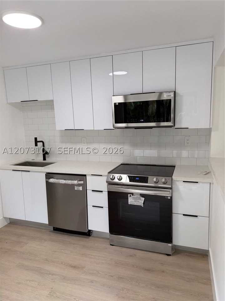 1621 Sw 11th Ct - Photo 4 of 13