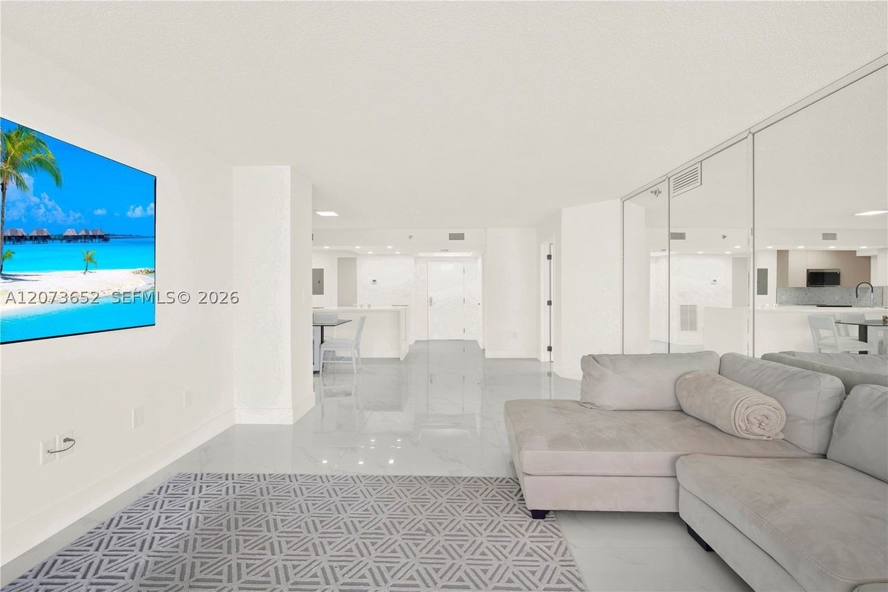 5757 Collins Ave #507 - Photo 4 of 47