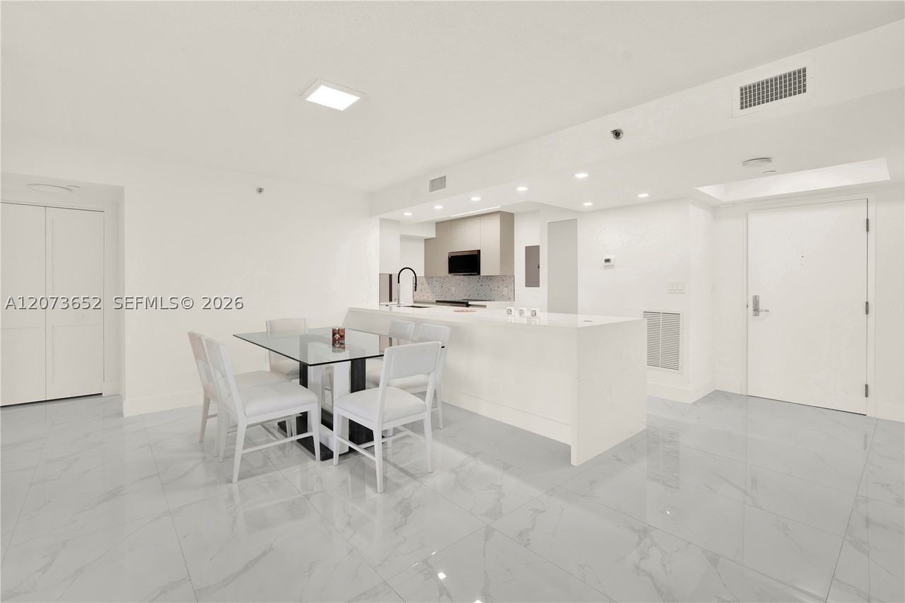 5757 Collins Ave #507 - Photo 6 of 47