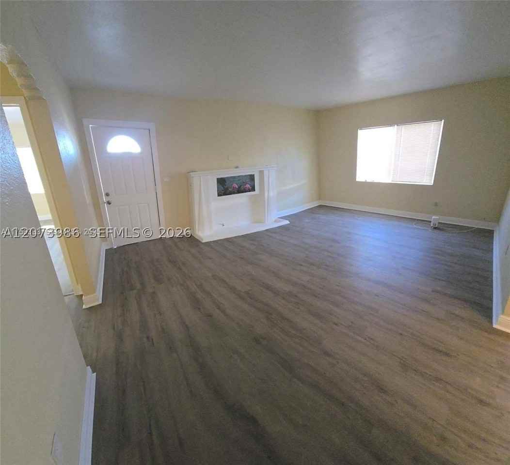 1259 Nw 34th Ave - Photo 3 of 10