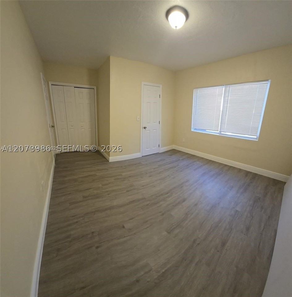 1259 Nw 34th Ave - Photo 5 of 10