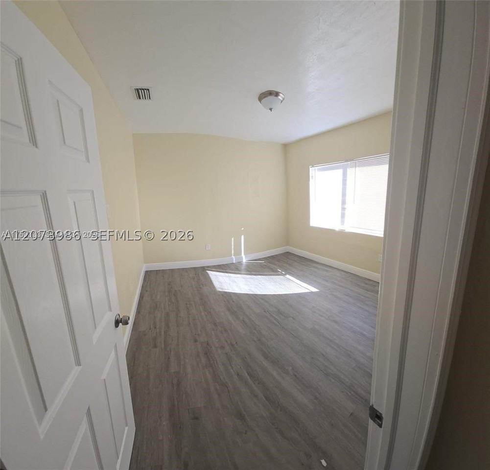 1259 Nw 34th Ave - Photo 7 of 10