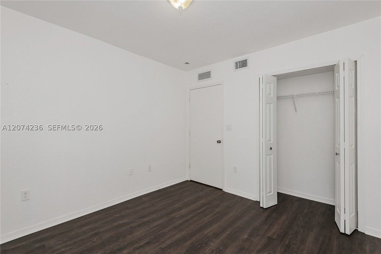 975 Ne 34th Ave #103 - Photo 7 of 31