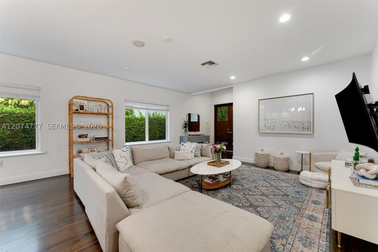 3068 Shipping Ave - Photo 4 of 36