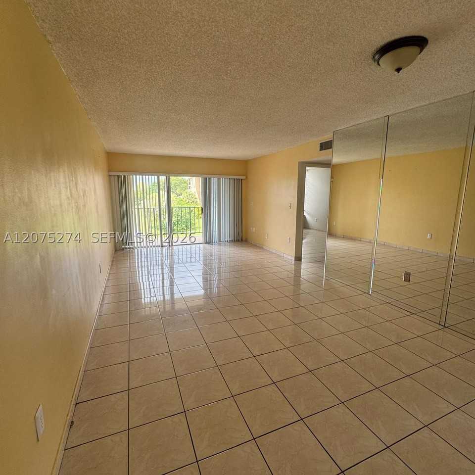 506 Nw 87th Ave #309 - Photo 5 of 15