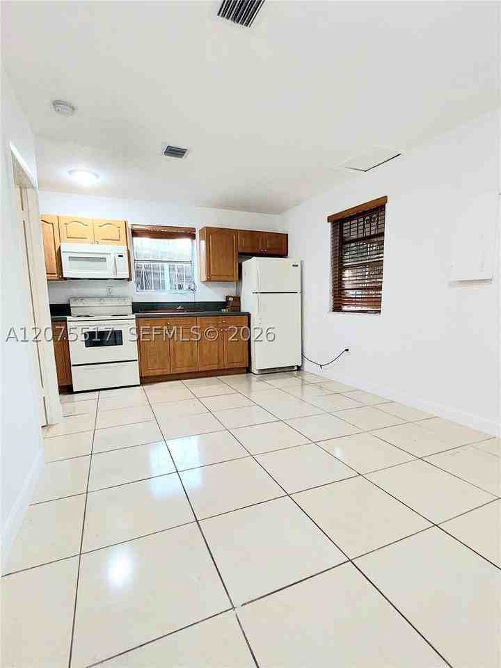 3941 E 9th Ln #0 - Photo 7 of 13