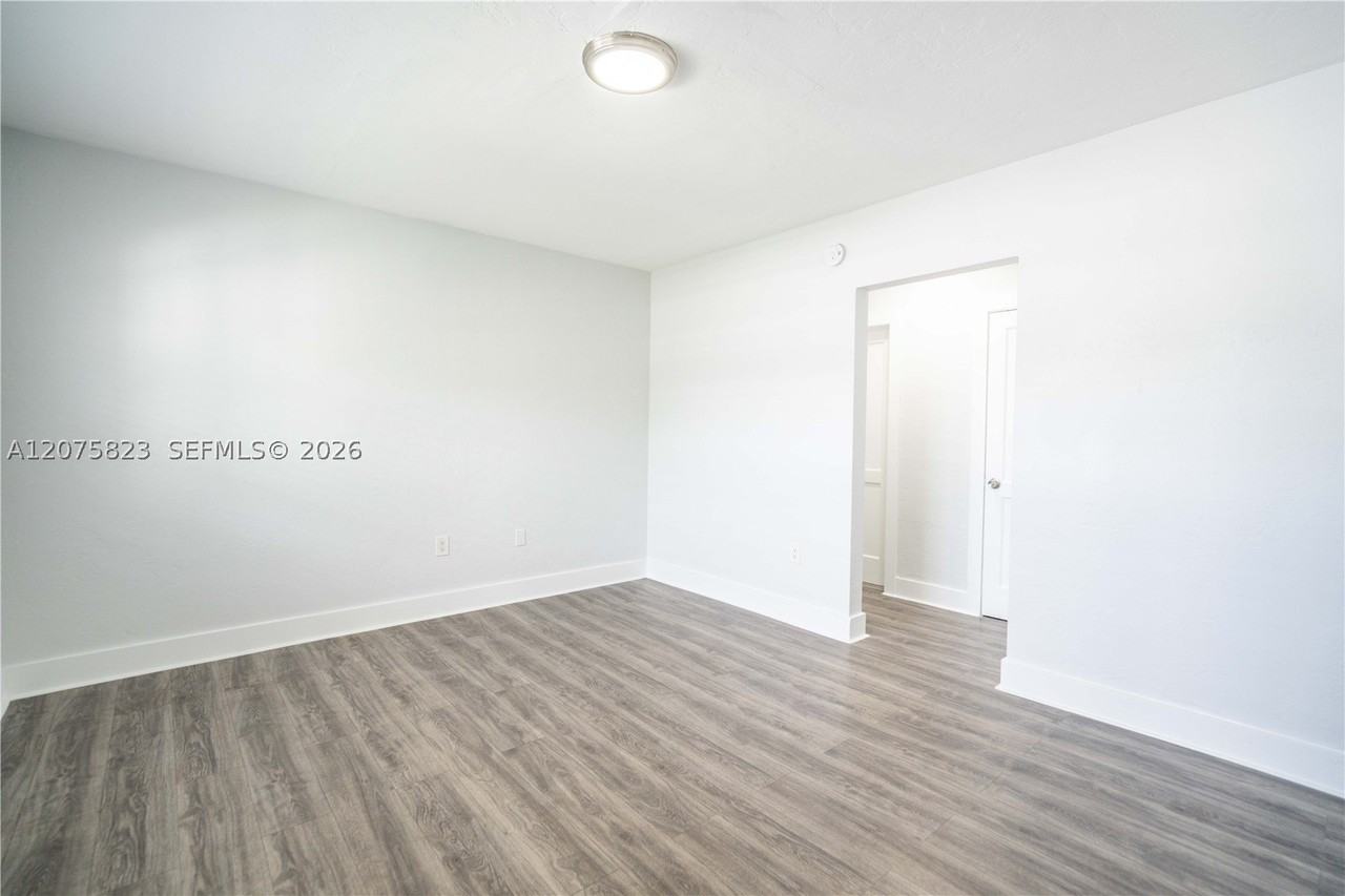 433 Ne 82nd St #9 - Photo 3 of 17