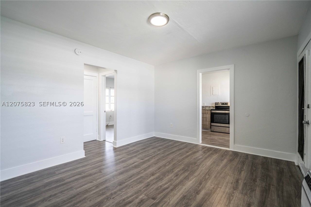 433 Ne 82nd St #9 - Photo 5 of 17