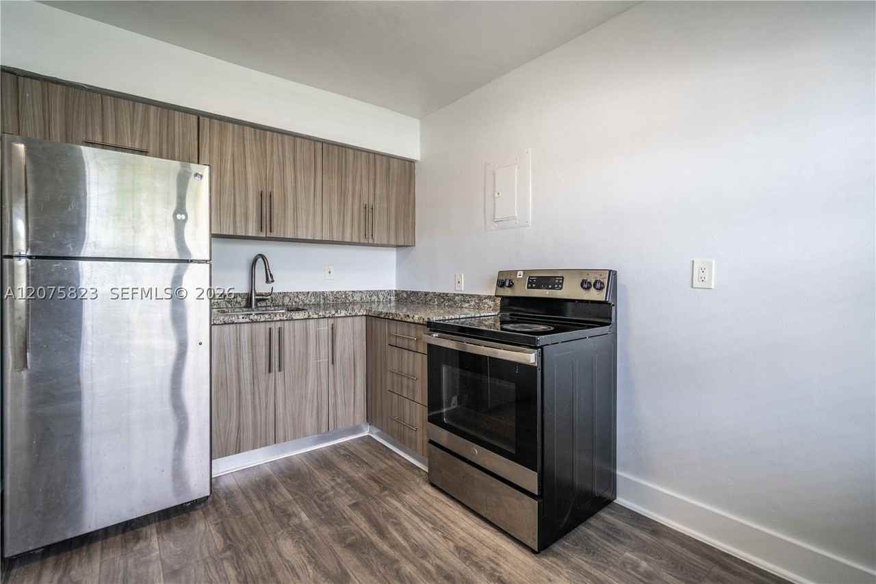 433 Ne 82nd St #9 - Photo 6 of 17