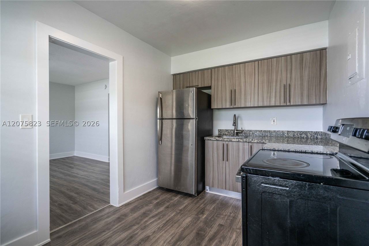 433 Ne 82nd St #9 - Photo 7 of 17