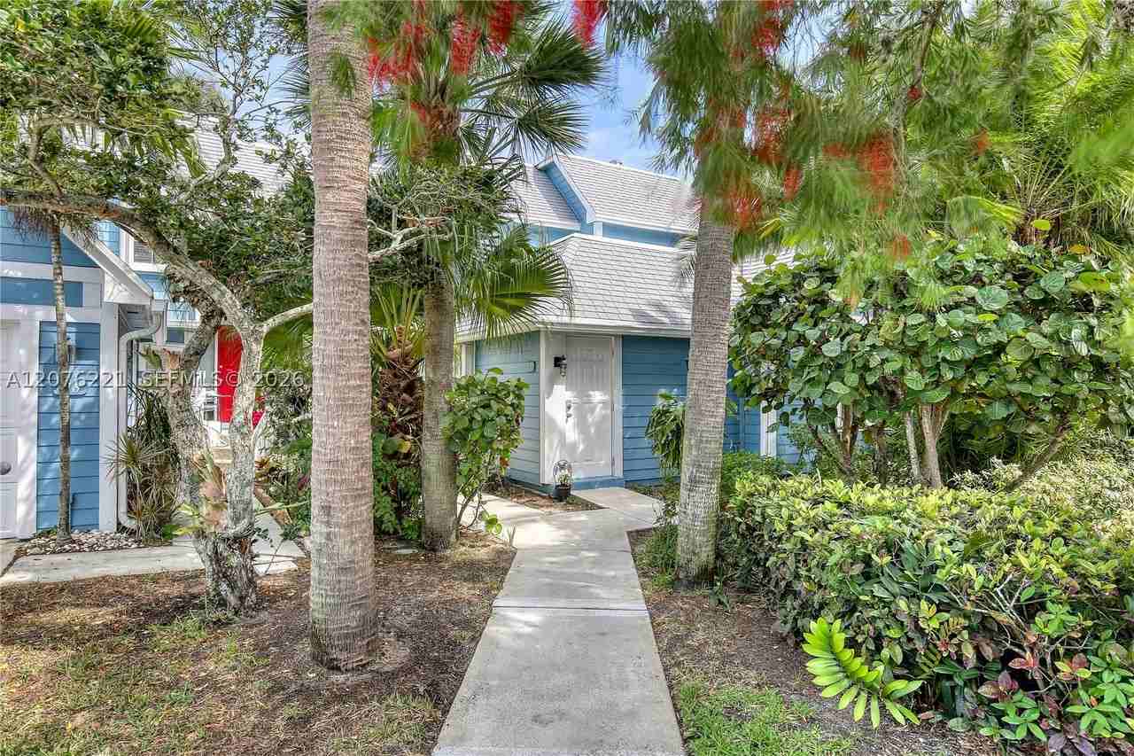 119 Ocean Dunes Cir - Photo 2 of 15