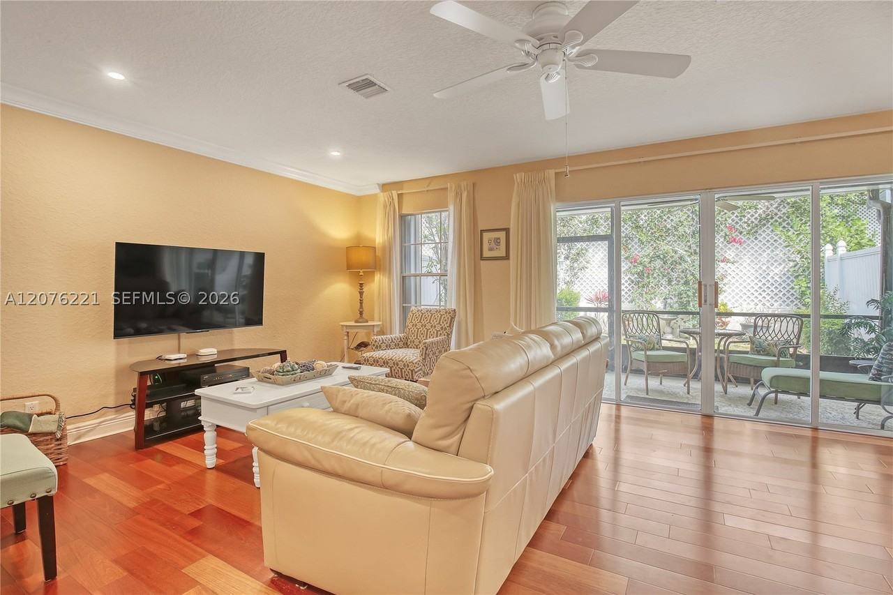 119 Ocean Dunes Cir - Photo 7 of 15