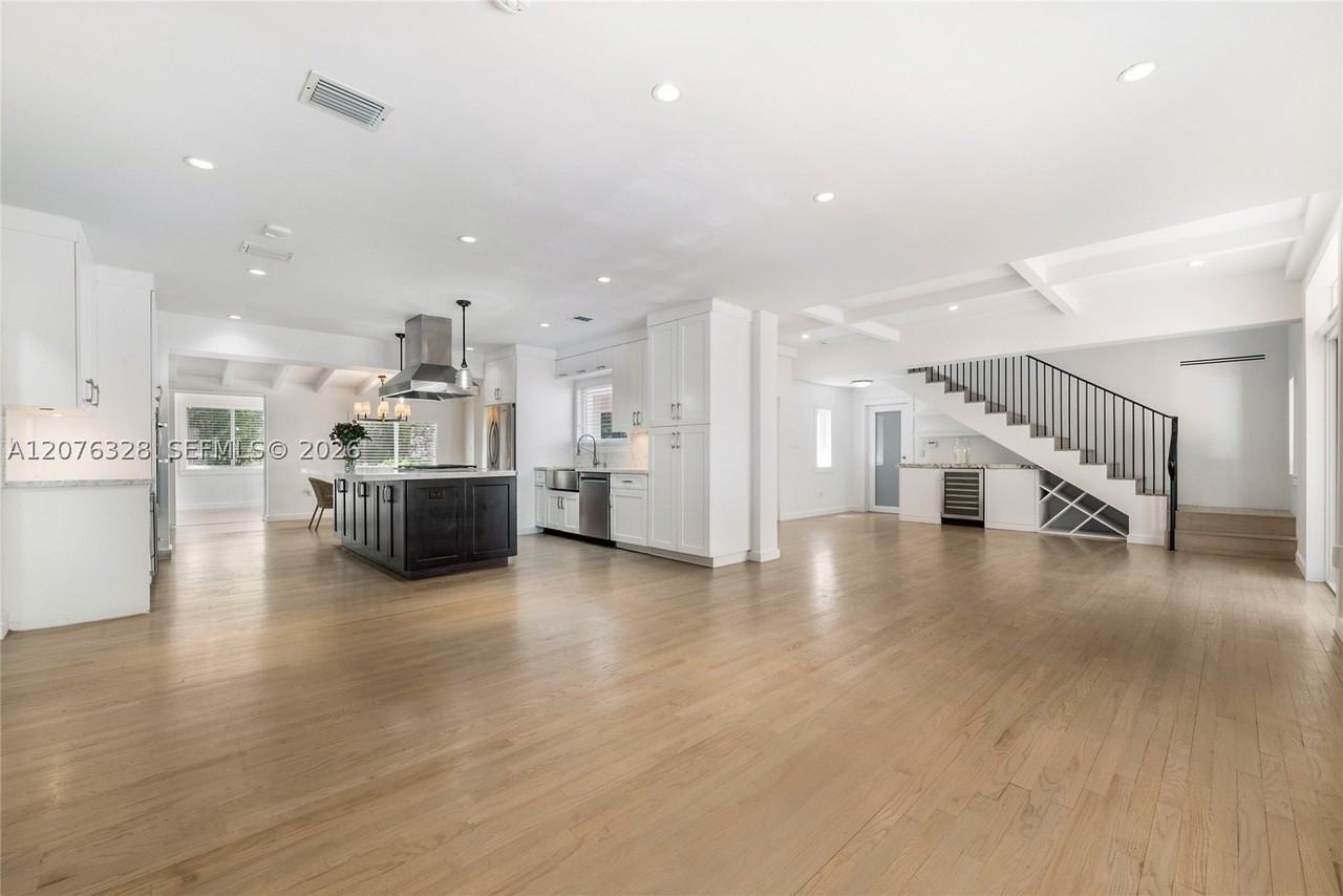 100 Sarto Ave - Photo 4 of 28